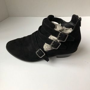 Torrid Peekaboo Booties w/ zipper back. 9W